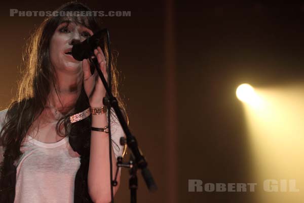 CHARLOTTE GAINSBOURG - 2010-07-02 - BELFORT - Presqu'ile du Malsaucy - 